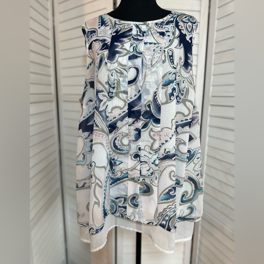 Daniel Rainn Sleeveless Paisley Blouse in Navy, White, Teal